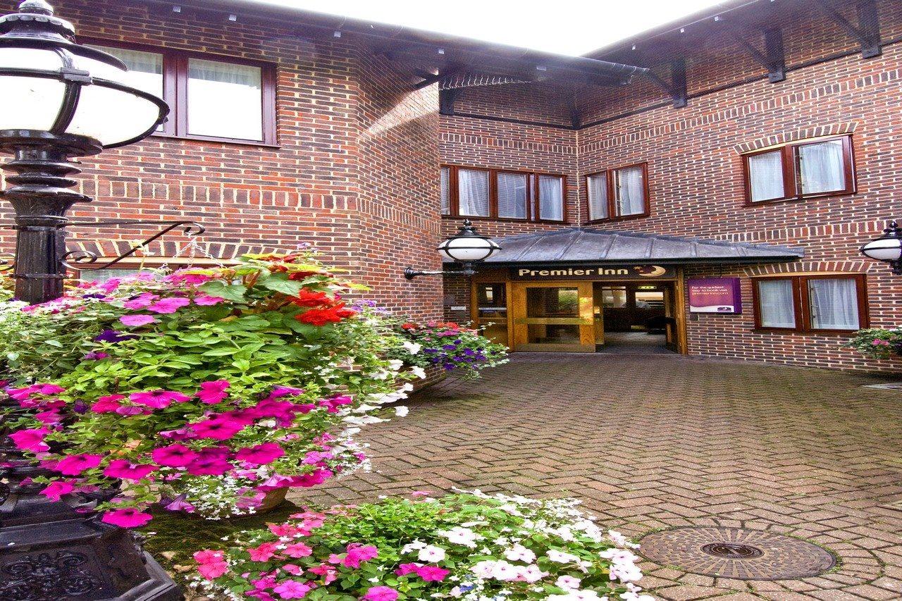 Premier Inn Tonbridge Ngoại thất bức ảnh