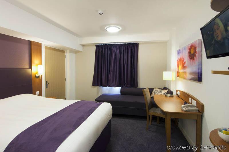 Premier Inn Tonbridge Ngoại thất bức ảnh